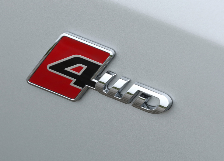 Фото нового дизельного SsangYong Tivoli 2015-2016 с полным приводом, шильдик "4WD"