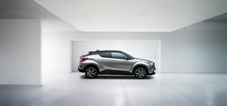 Фото нового Тойота C-HR 2016-2017 сбоку