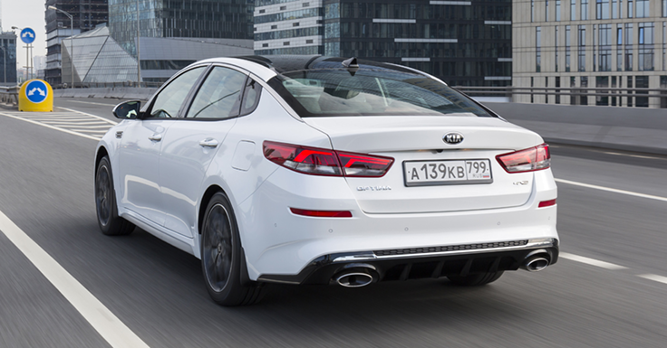 Почти не изменилась, но зато местами подешевела! Есть цены на новую Kia Optima